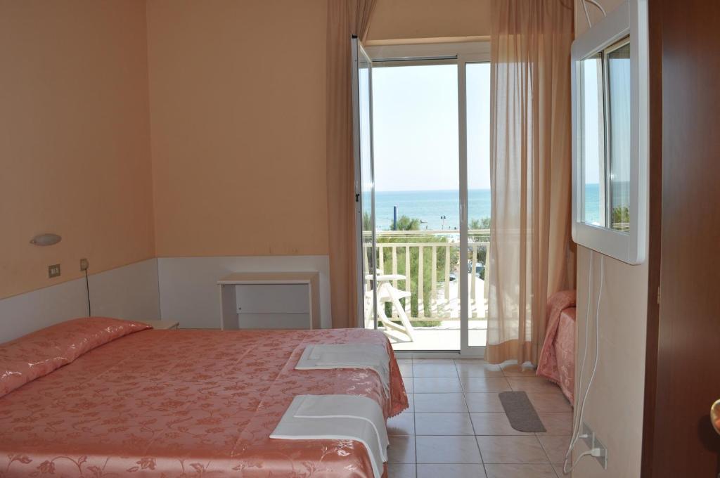 Hotel Perla Senigallia Rum bild