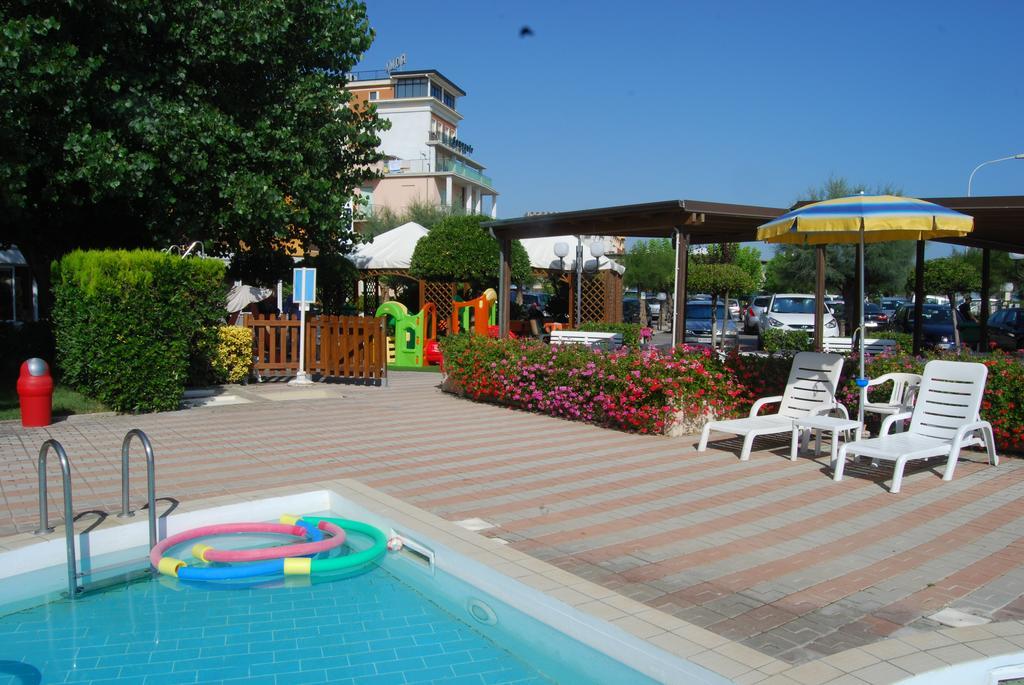Hotel Perla Senigallia Exteriör bild