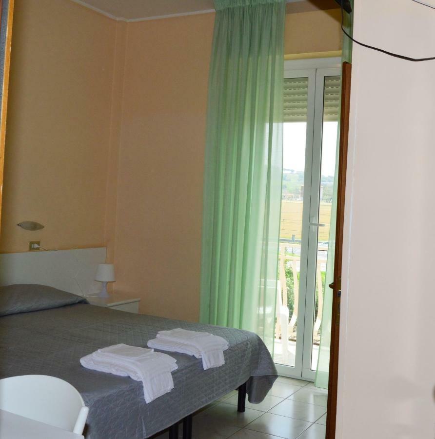 Hotel Perla Senigallia Exteriör bild