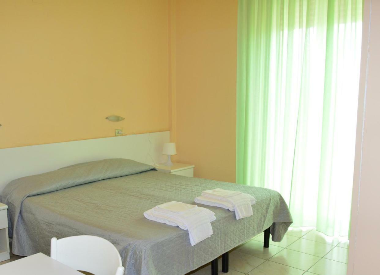 Hotel Perla Senigallia Exteriör bild