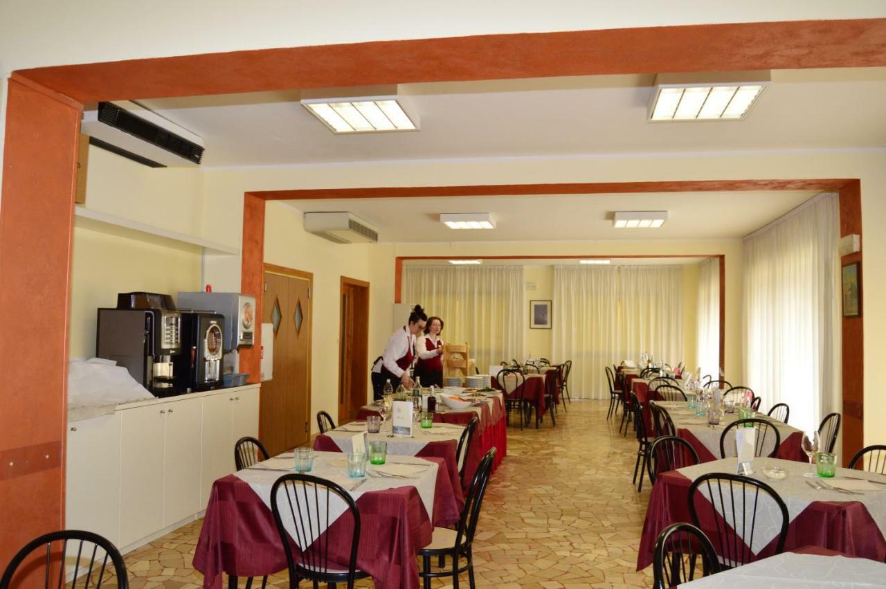 Hotel Perla Senigallia Exteriör bild